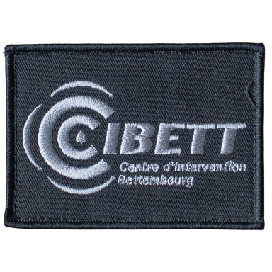 Schwarzes Stoffetikett mit dem weißen Logo von CIBETT und dem Schriftzug „Centre d'Intervention“.