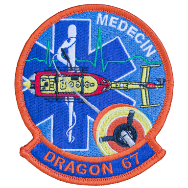 Dragon 67 - Médecin Abzeichen mit einem roten Krankenwagen-Hubschrauber und dem Schriftzug "DRAGON 67".