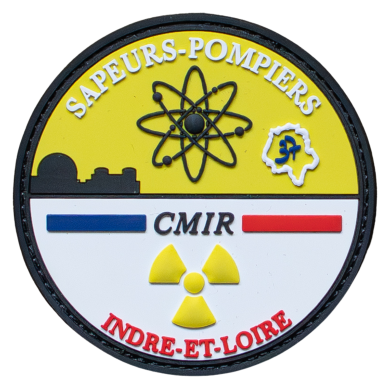 Abzeichen der Feuerwehr Indre-et-Loire mit Atomzeichen und französischer Flagge.