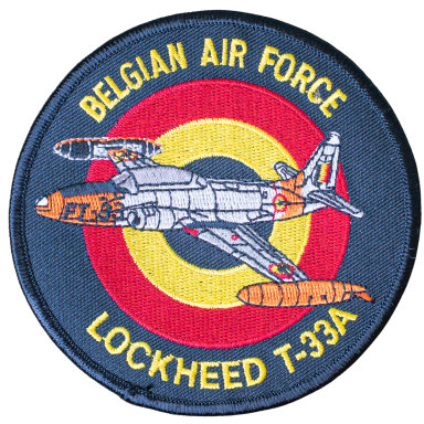 Abzeichen der belgischen Luftwaffe mit Lockheed T-33A auf farbigem Hintergrund.