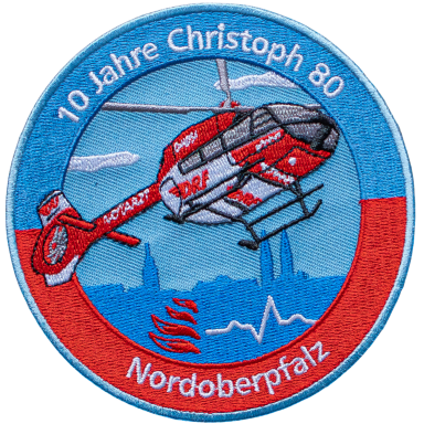 Runder Aufnäher mit einem roten Hubschrauber und dem Text "10 Jahre Christoph 80 Nordoberpfalz".