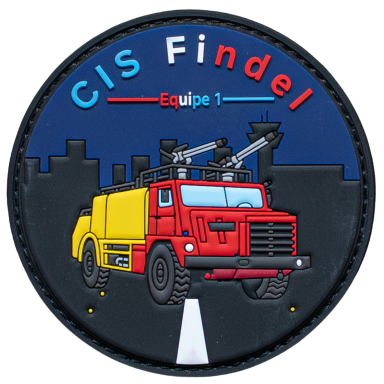 Rot-gelbes Feuerwehrfahrzeug mit Ausrüstung auf einem stilisierten Hintergrund.