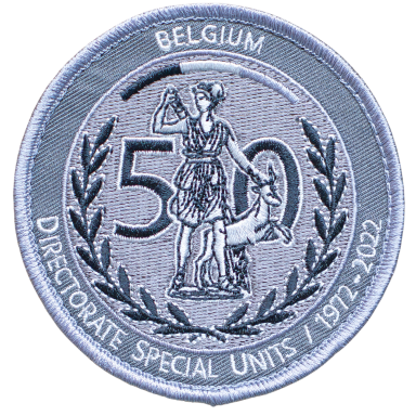 Aufnäher mit dem Text "Belgium", "50" und einer Figur, umgeben von Lorbeerblättern.