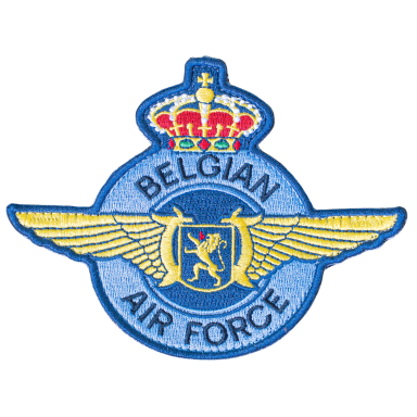 Abzeichen der belgischen Luftwaffe mit Wappen und Flügeln, gekrönt von einer Krone.