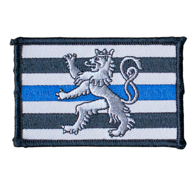Wappen mit einem aufrechten Löwen auf gestreiftem Hintergrund in Schwarz und Blau.