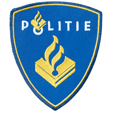 Blaues Polizeiwappen mit goldenen Flammen und der Aufschrift „POLITIE“.