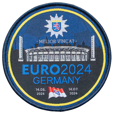 Emblem der UEFA EURO 2024 in Deutschland mit Stadionmotiv und Datum.