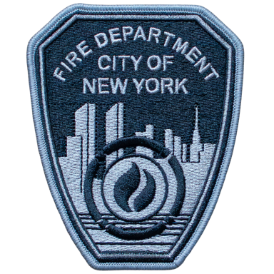 Wappen der Feuerwehr von New York mit Skyline und Flammensymbol.