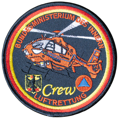 Wappen des Bundesministeriums des Innern mit einem Hubschrauber und dem Schriftzug "Crew Luftrettung".