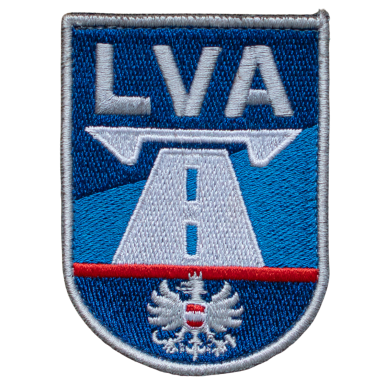 Emblem mit LVA, Straße und Adler, blau und weiß gehalten.