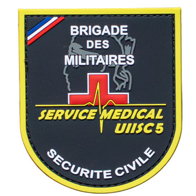 Abzeichen der Brigade der Militärs mit rotem Kreuz und Aufschrift "SERVICE MEDICAL UIISC 5".