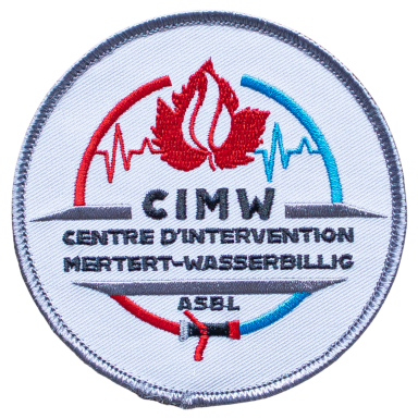 Abzeichen des CIMW, mit Flamme und Herzfrequenzlinien in Rot und Blau.