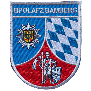 Wappen der BPolA Bamberg mit Symbolen und Farbschema in Blau und Rot.
