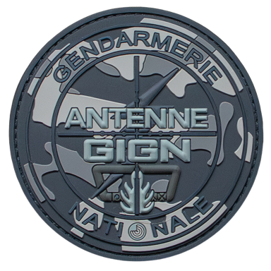 Leder-Patch der Gendarmerie mit dem Schriftzug "ANTENNE GIGN" und Tarnmuster.