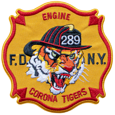Wappen der Feuerwehr Corona Tigers mit einem tigerartigen Gesicht und Feuerwehrhelm.