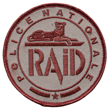 Abzeichen der französischen Nationalpolizei RAID mit Löwen und Schriftzug.