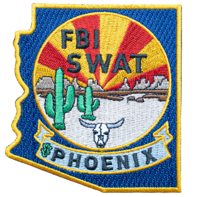 Abzeichen von FBI SWAT Phoenix, Arizona, mit Kaktus und Berglandschaft.