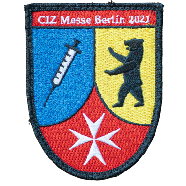 Wappen mit Spritze, Berliner Bär und einem weißen Kreuz, CIZ Messe Berlin 2021.