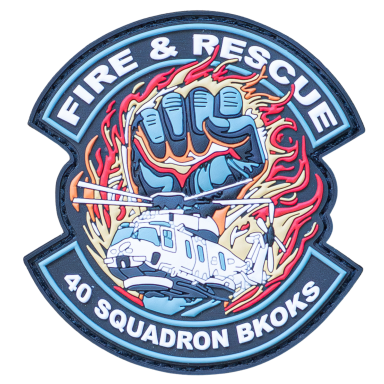 Abzeichen der Feuerwehr mit einem Helikopter und erhobenem Faustsymbol.