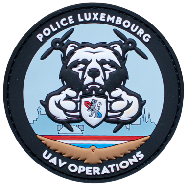 Abzeichen der Polizei Luxemburg für UAV-Operationen mit einem Bären und einem Schild.