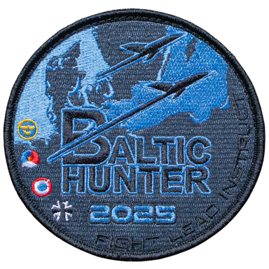 Abzeichen mit dem Text "Baltic Hunter 2025" und stilisierten Flugzeugen in Blau.