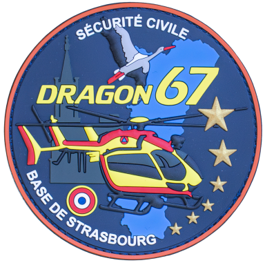 Dragon 67 - Strasbourg (Sterne #3) Rundes Abzeichen mit einem Hubschrauber, dem Schriftzug „Dragon 67“ und Starsymbolen.